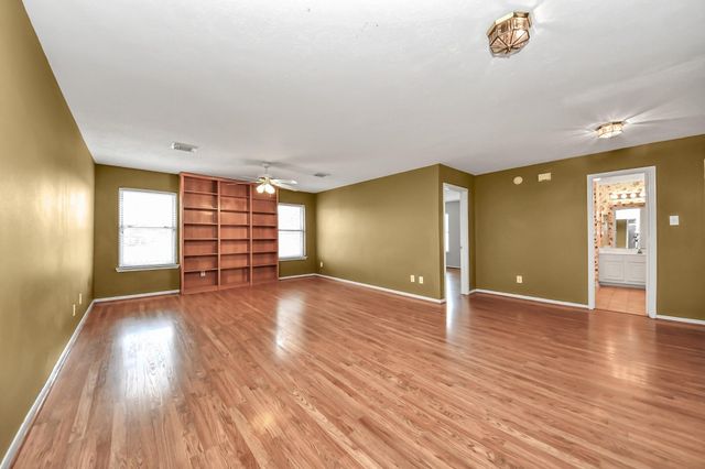 410 Barberry Lane, Baytown, TX 77520