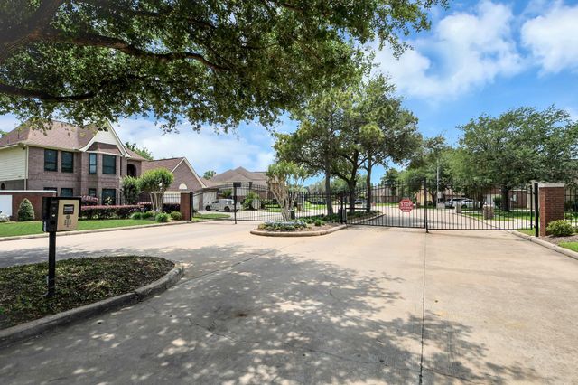 410 Barberry Lane, Baytown, TX 77520