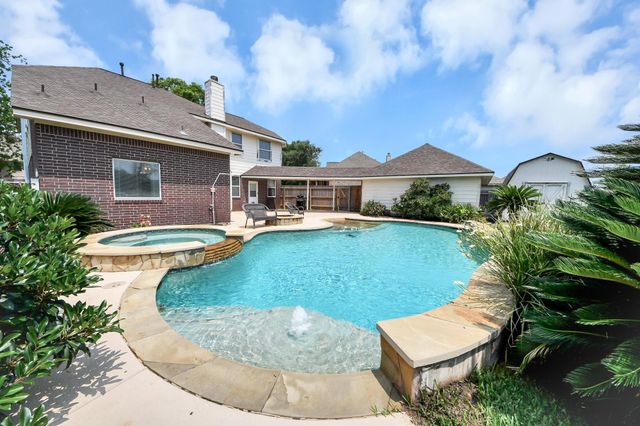 410 Barberry Lane, Baytown, TX 77520