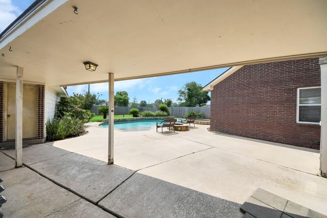 410 Barberry Lane, Baytown, TX 77520