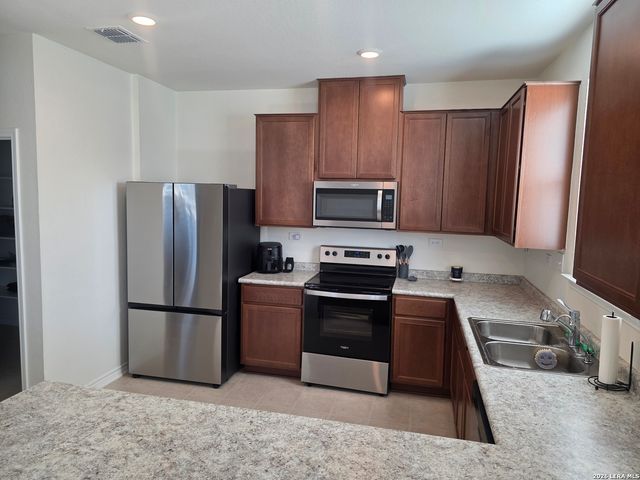 9503 Hinterlands Dr, San Antonio, TX 78221