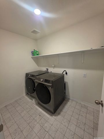 9503 Hinterlands Dr, San Antonio, TX 78221