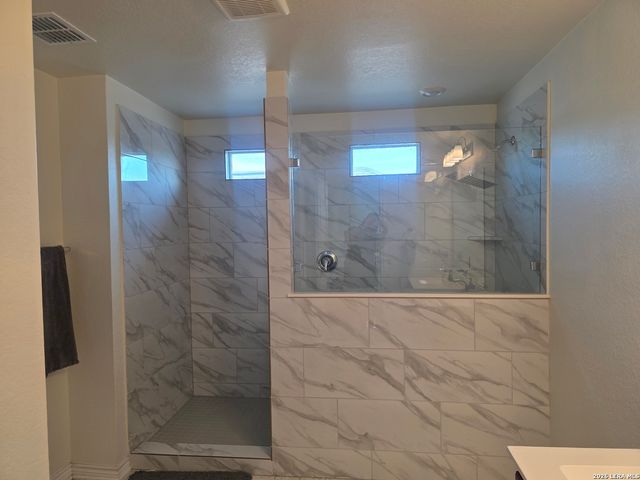 9503 Hinterlands Dr, San Antonio, TX 78221