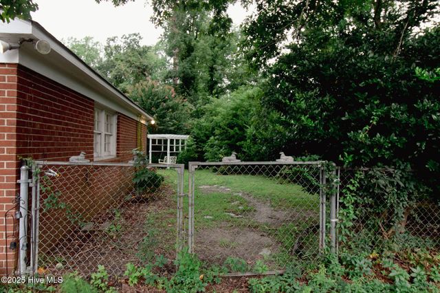 2803 Carey Road, Kinston, NC 28504