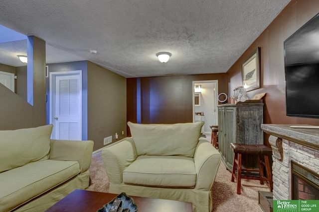 2619 Kelly Drive, Bellevue, NE 68123
