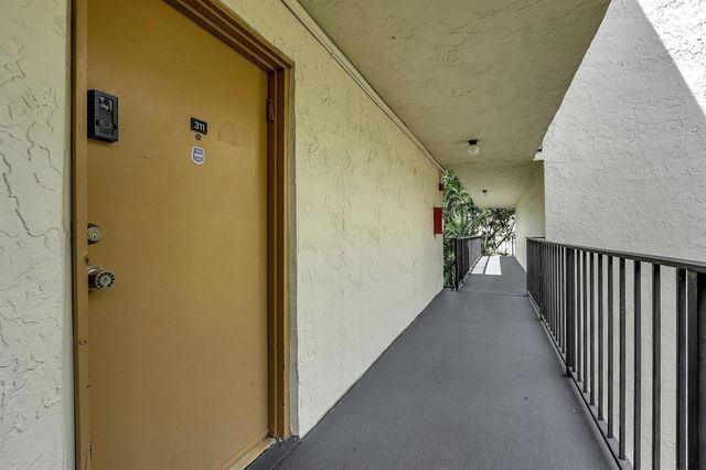 6190 Woodlands Boulevard 311, Tamarac, FL 33319