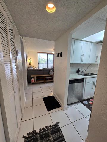 6190 Woodlands Boulevard 311, Tamarac, FL 33319