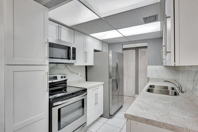 6190 Woodlands Boulevard 311, Tamarac, FL 33319