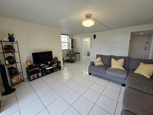 6190 Woodlands Boulevard 311, Tamarac, FL 33319