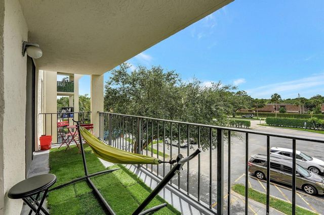 6190 Woodlands Boulevard 311, Tamarac, FL 33319