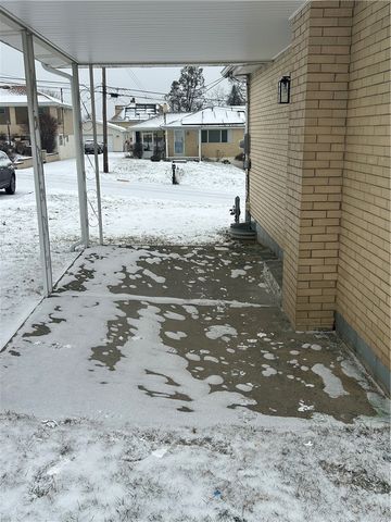 214 Barbara Dr, Kennedy Twp, PA 15136