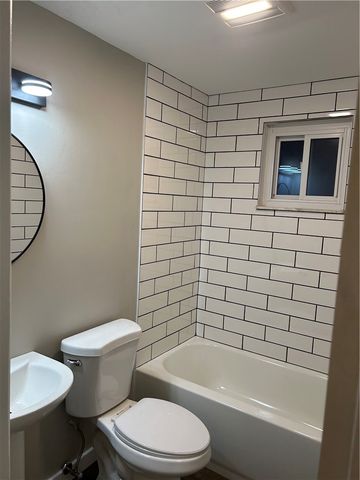 214 Barbara Dr, Kennedy Twp, PA 15136