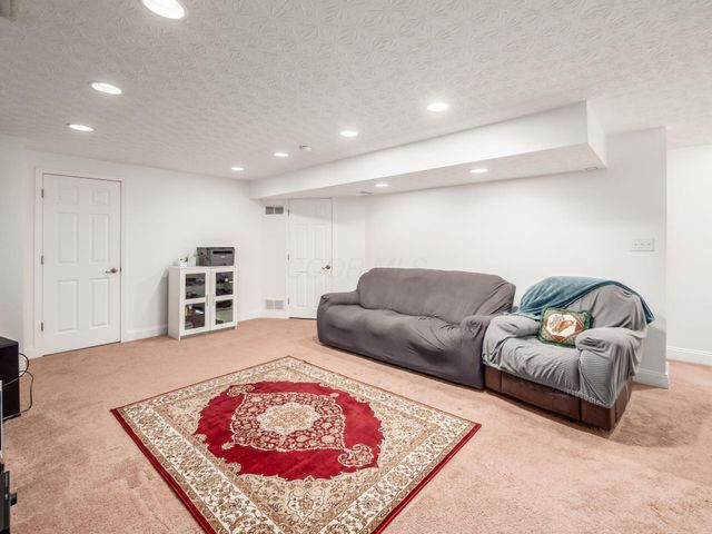 5782 Camhurst Court, Galloway, OH 43119