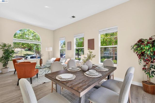 2011 Cedarwood Loop, San Ramon, CA 94582