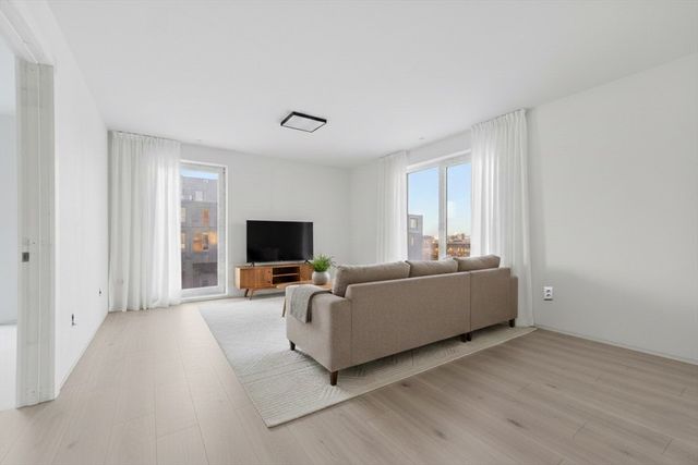 1035 Commonwealth Ave 205, Boston, MA 02215