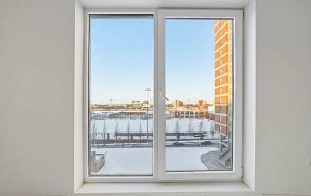 1035 Commonwealth Ave 205, Boston, MA 02215