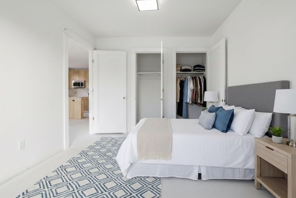 1035 Commonwealth Ave 205, Boston, MA 02215