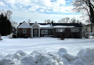 38 Hilltop Lane, Wheatley Heights, NY 11798