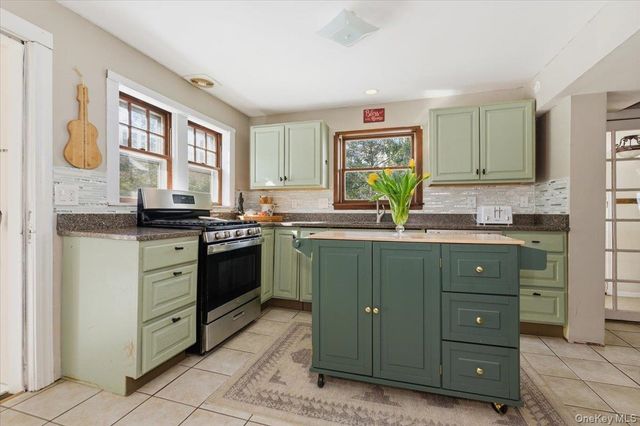 41 Plumbrook Road, Katonah, NY 10536