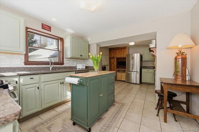 41 Plumbrook Road, Katonah, NY 10536