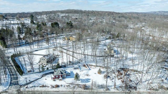 41 Plumbrook Road, Katonah, NY 10536