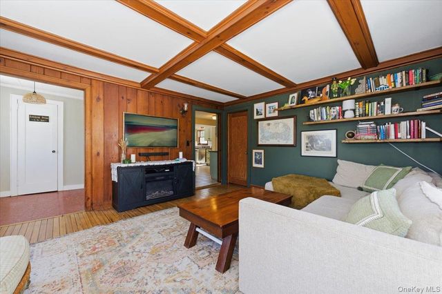 41 Plumbrook Road, Katonah, NY 10536