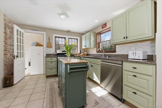 41 Plumbrook Road, Katonah, NY 10536