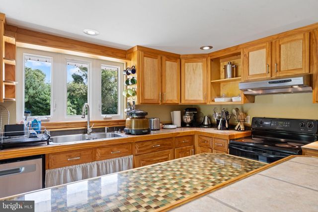 252 S PENNSVILLE AUBURN RD, Carneys Point, NJ 08069