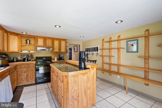 252 S PENNSVILLE AUBURN RD, Carneys Point, NJ 08069