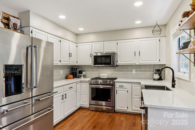 425 Hunters Glen Lane, Hendersonville, NC 28739