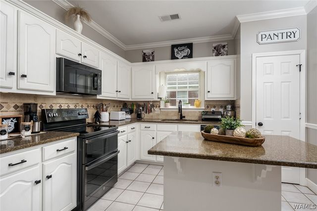 1447 Snow Hinton, Tuscaloosa, AL 35405