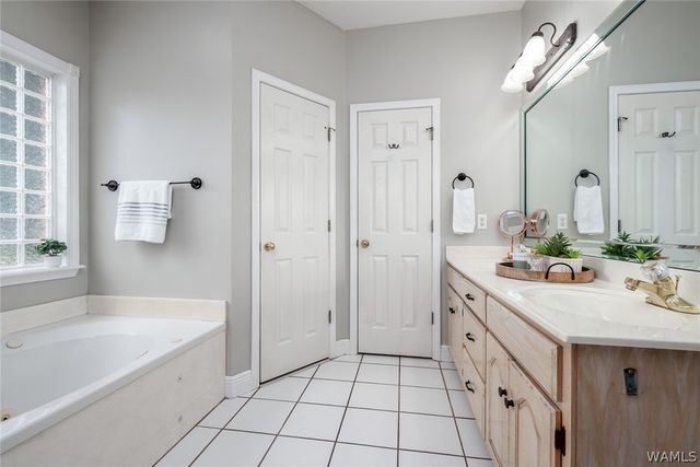 1447 Snow Hinton, Tuscaloosa, AL 35405
