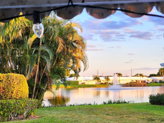 2100 SW Lake Circle Drive 110, Boynton Beach, FL 33426