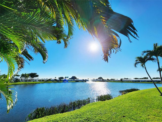 2100 SW Lake Circle Drive 110, Boynton Beach, FL 33426