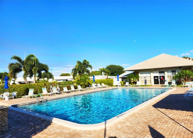 2100 SW Lake Circle Drive 110, Boynton Beach, FL 33426