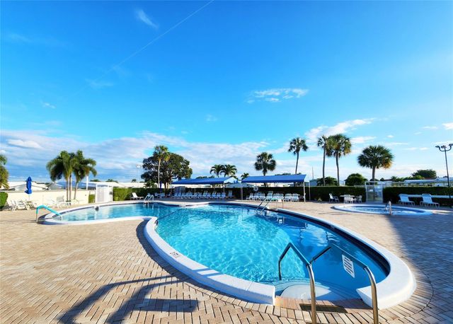 2100 SW Lake Circle Drive 110, Boynton Beach, FL 33426