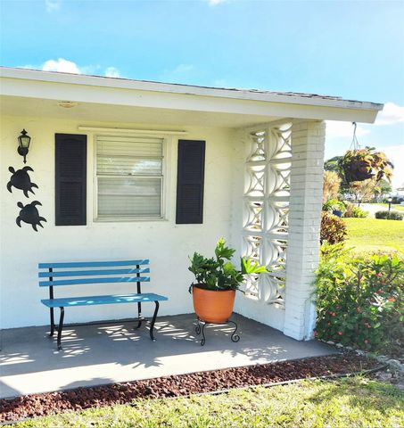 2100 SW Lake Circle Drive 110, Boynton Beach, FL 33426