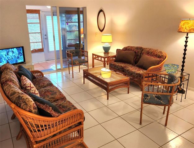 2100 SW Lake Circle Drive 110, Boynton Beach, FL 33426