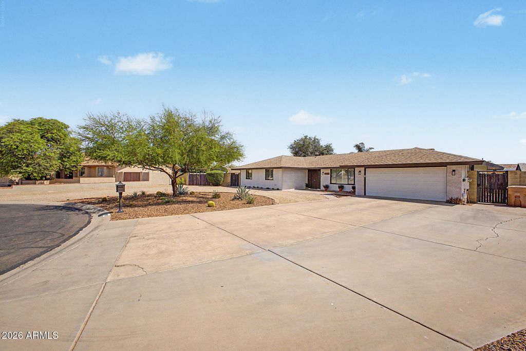 8767 W VILLA HERMOSA --, Peoria, AZ 85383 — photo 2