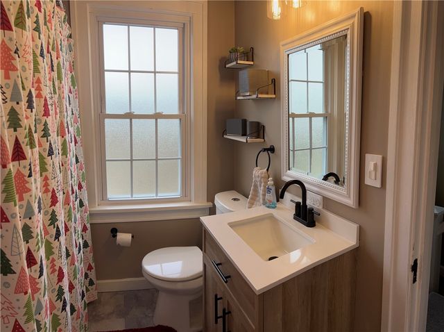 241 Winona Ave, N Franklin Twp, PA 15301