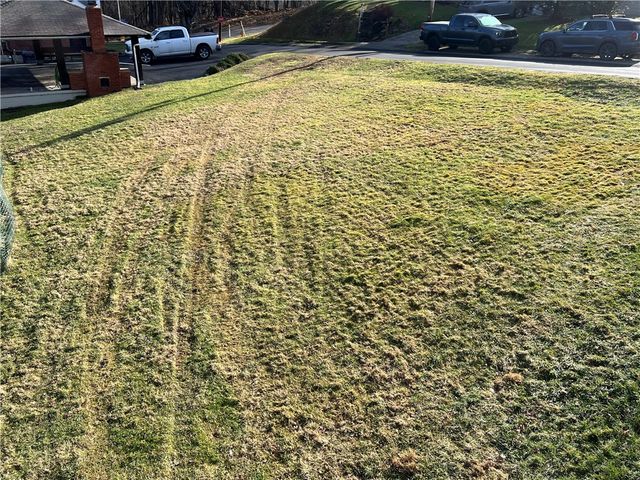 241 Winona Ave, N Franklin Twp, PA 15301