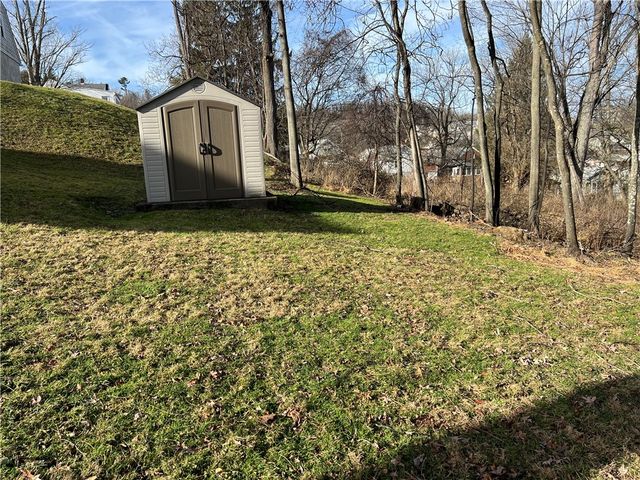 241 Winona Ave, N Franklin Twp, PA 15301