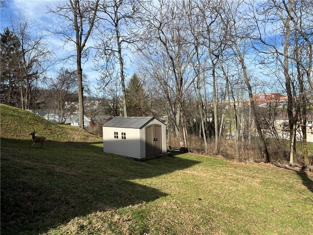 241 Winona Ave, N Franklin Twp, PA 15301