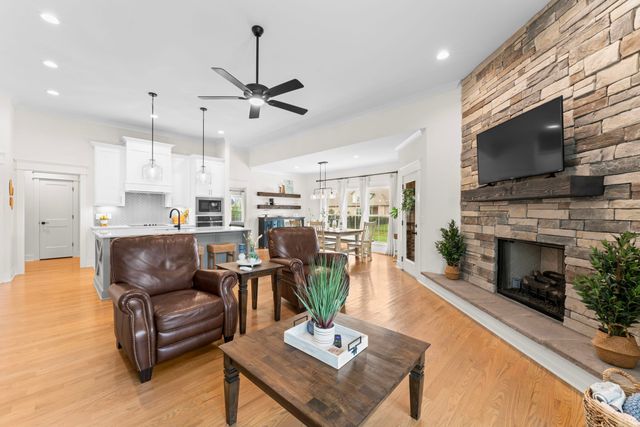 2706 Congress Dr, Murfreesboro, TN 37128