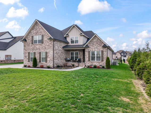 2706 Congress Dr, Murfreesboro, TN 37128