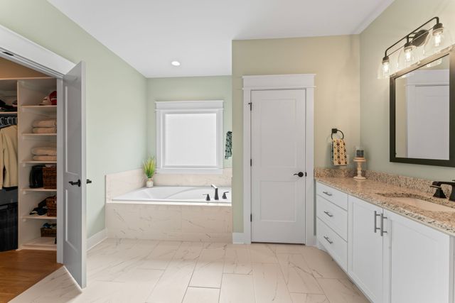 2706 Congress Dr, Murfreesboro, TN 37128