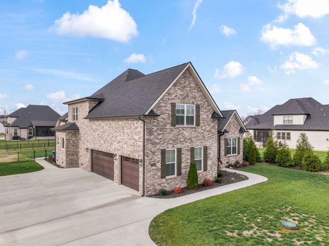 2706 Congress Dr, Murfreesboro, TN 37128