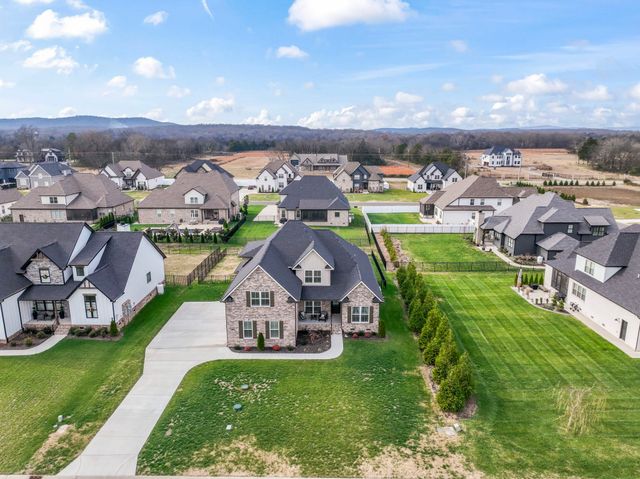 2706 Congress Dr, Murfreesboro, TN 37128