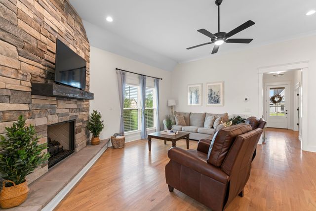 2706 Congress Dr, Murfreesboro, TN 37128