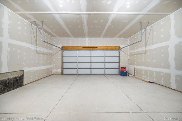 10303 Nine Mile Road, Green Oak Township, MI 48189